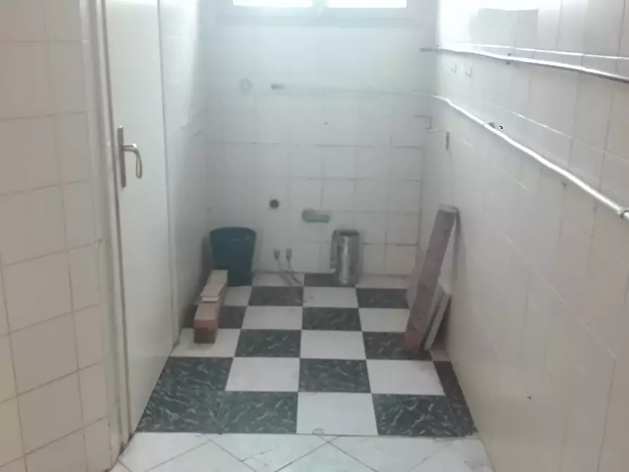 Immagine 5 di Attività commerciale in affitto  in Via possenti a Pisa