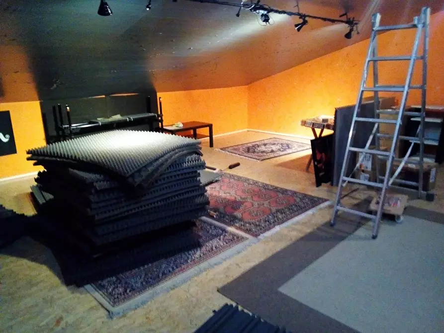 Immagine 24 di Attività commerciale in affitto  in Via ugo la malfa a Collesalvetti