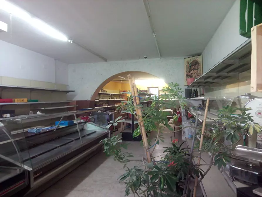 Immagine 3 di Attività commerciale in affitto  in via garibaldi a Ponsacco
