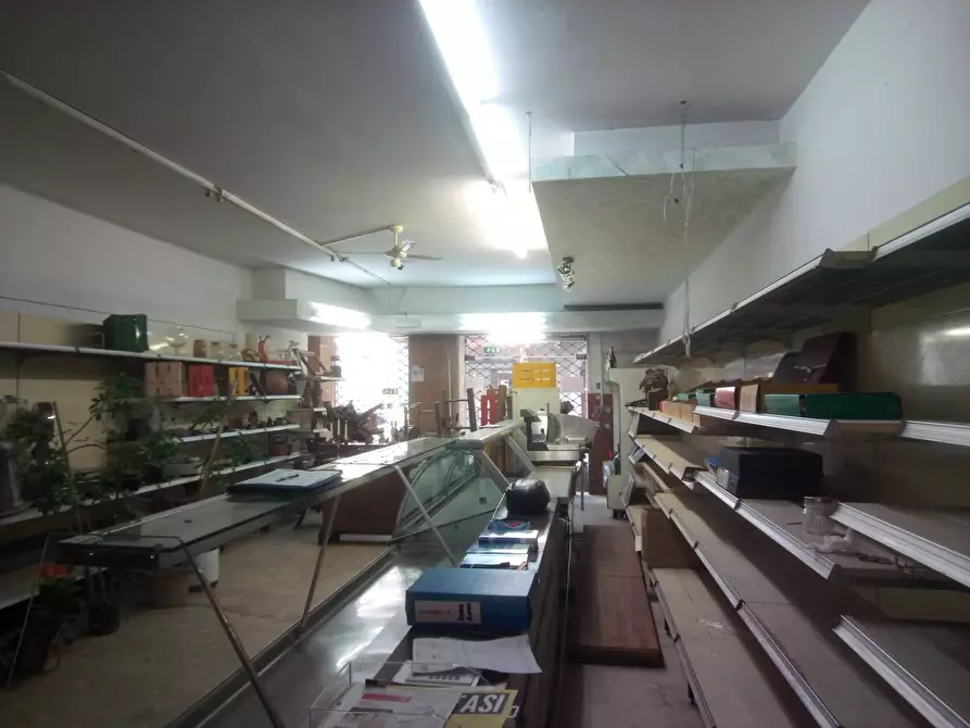 Immagine 2 di Attività commerciale in affitto  in via garibaldi a Ponsacco