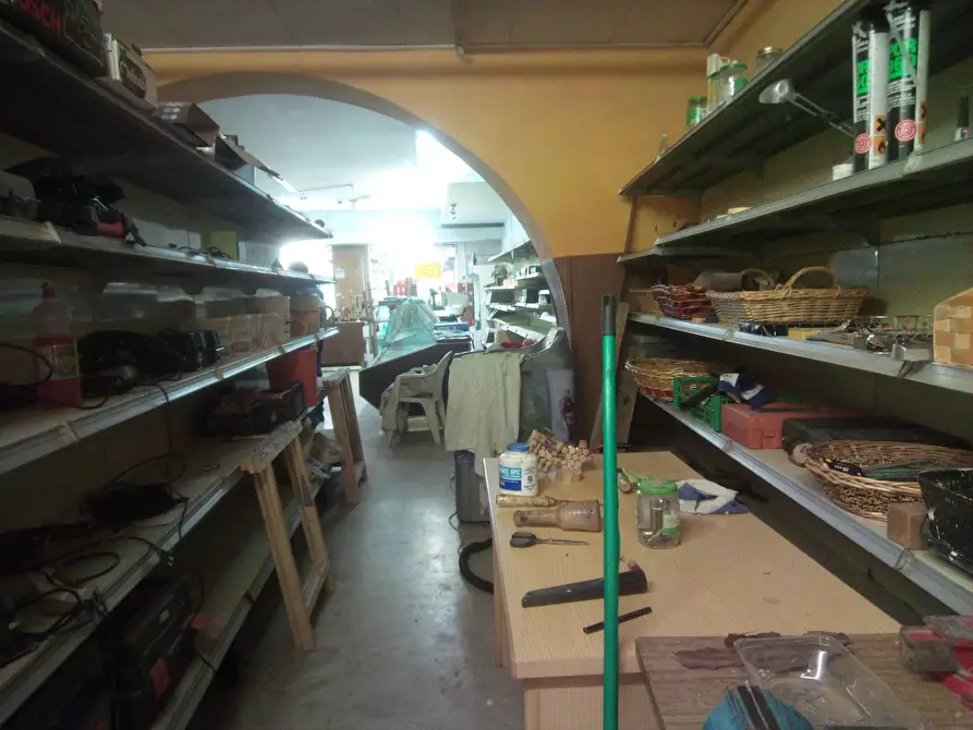 Immagine 7 di Attività commerciale in affitto  in via garibaldi a Ponsacco