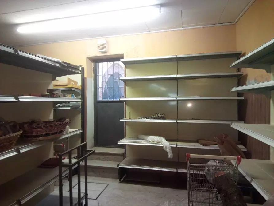 Immagine 8 di Attività commerciale in affitto  in via garibaldi a Ponsacco