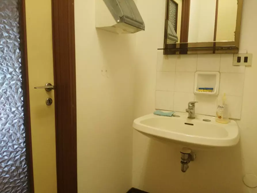 Immagine 16 di Ufficio in affitto  in Via Sacco e Vanzetti a Pontedera