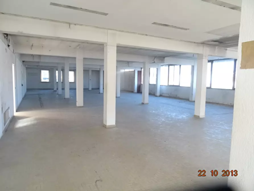 Immagine 2 di Attività commerciale in affitto  in Via Romana a Lucca