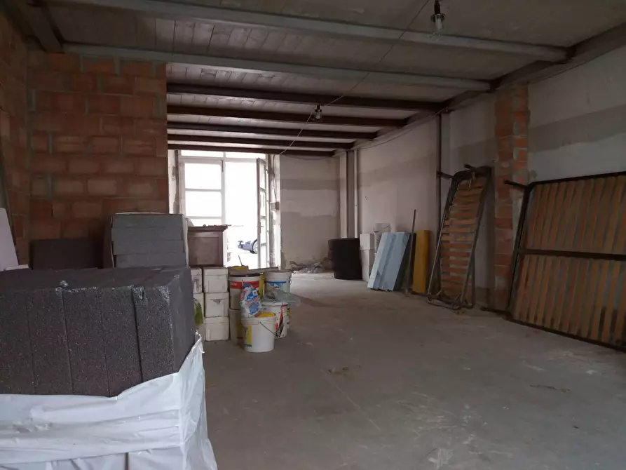 Immagine 2 di Attività commerciale in affitto  in via carducci a San Giuliano Terme