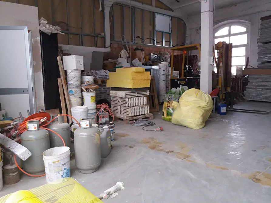 Immagine 3 di Attività commerciale in affitto  in via carducci a San Giuliano Terme