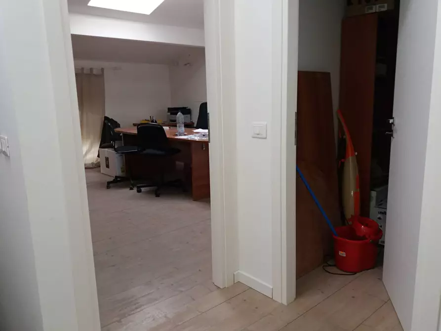 Immagine 5 di Attività commerciale in affitto  in via carducci a San Giuliano Terme