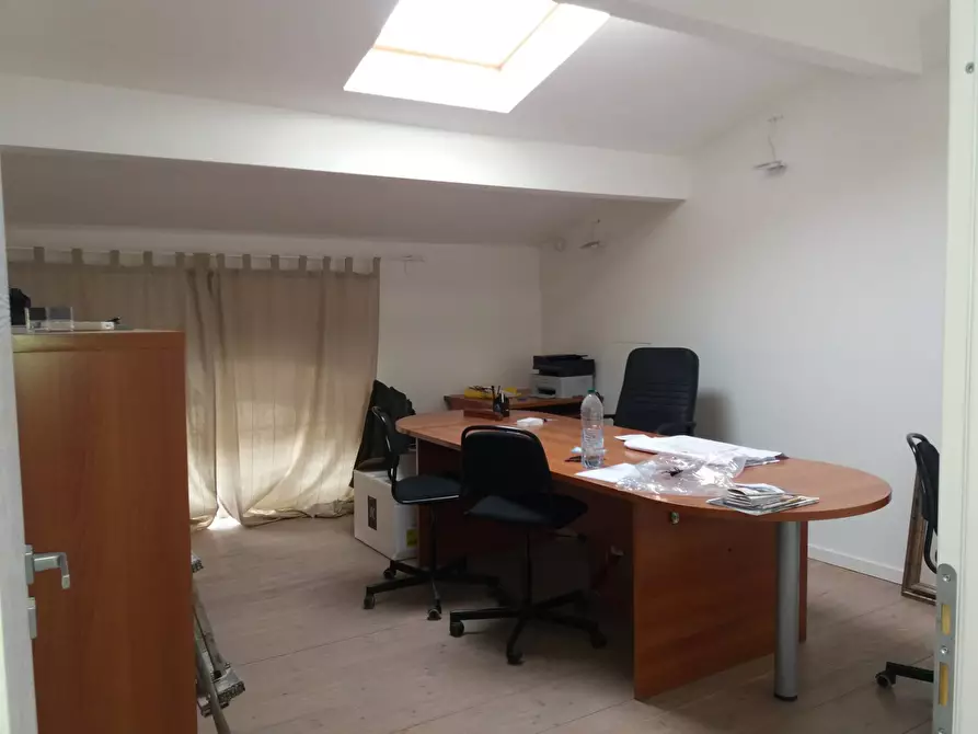 Immagine 6 di Attività commerciale in affitto  in via carducci a San Giuliano Terme