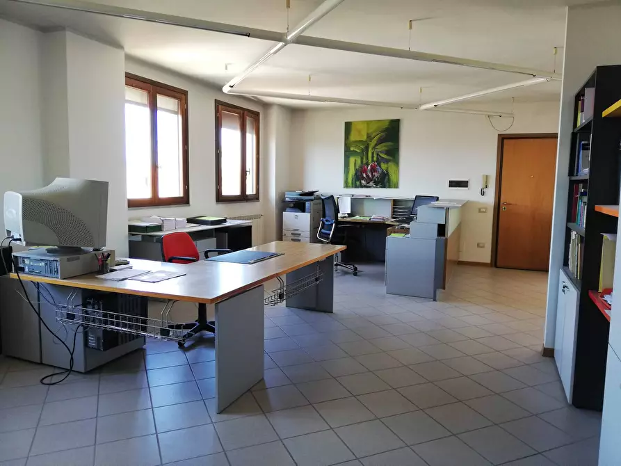 Immagine 2 di Ufficio in affitto  in via raffaello a Santa Croce Sull'arno