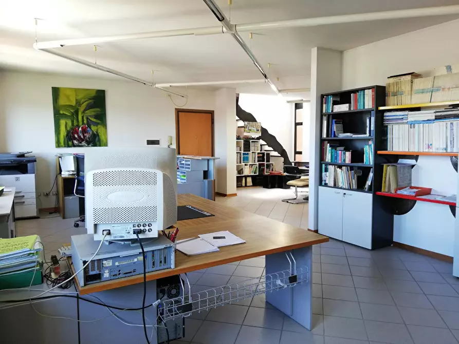 Immagine 3 di Ufficio in affitto  in via raffaello a Santa Croce Sull'arno