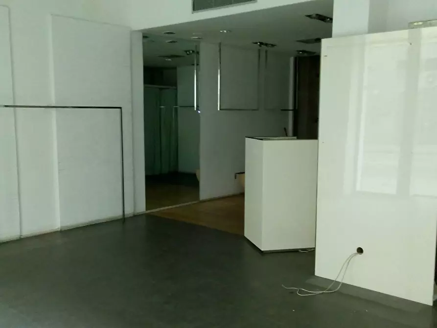 Immagine 3 di Attività commerciale in affitto  in Corso Amedeo a Livorno