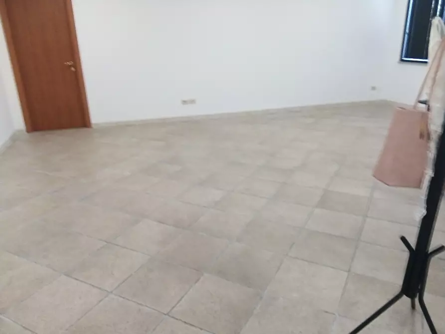 Immagine 9 di Ufficio in affitto  in Via Gian Battista Guarini a Livorno