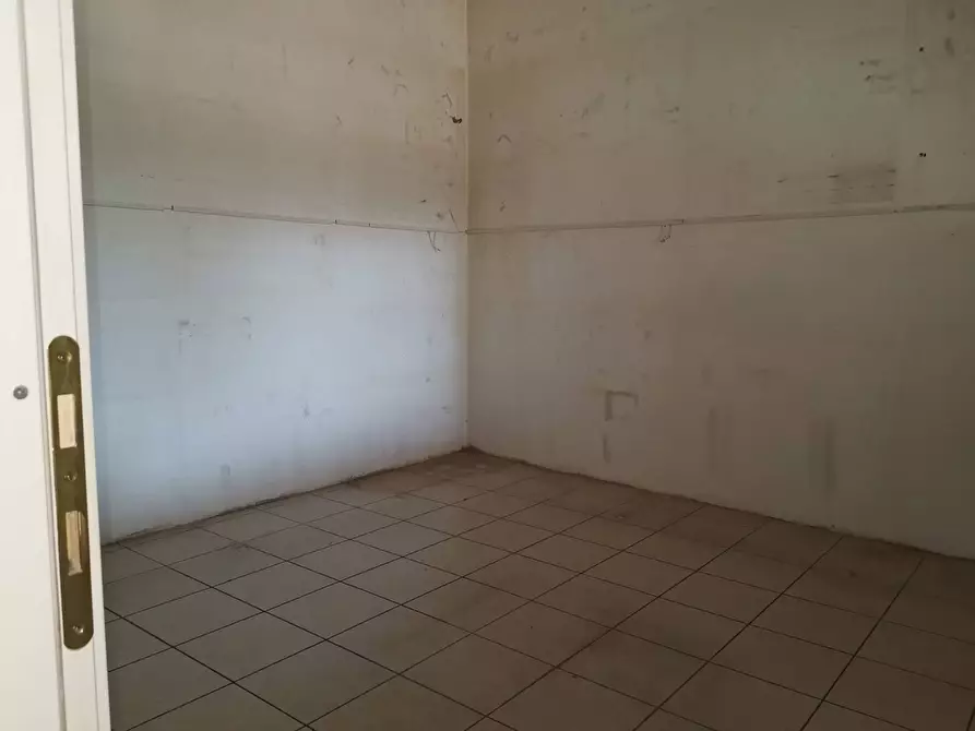 Immagine 6 di Attività commerciale in affitto  in via Amendola a Calcinaia