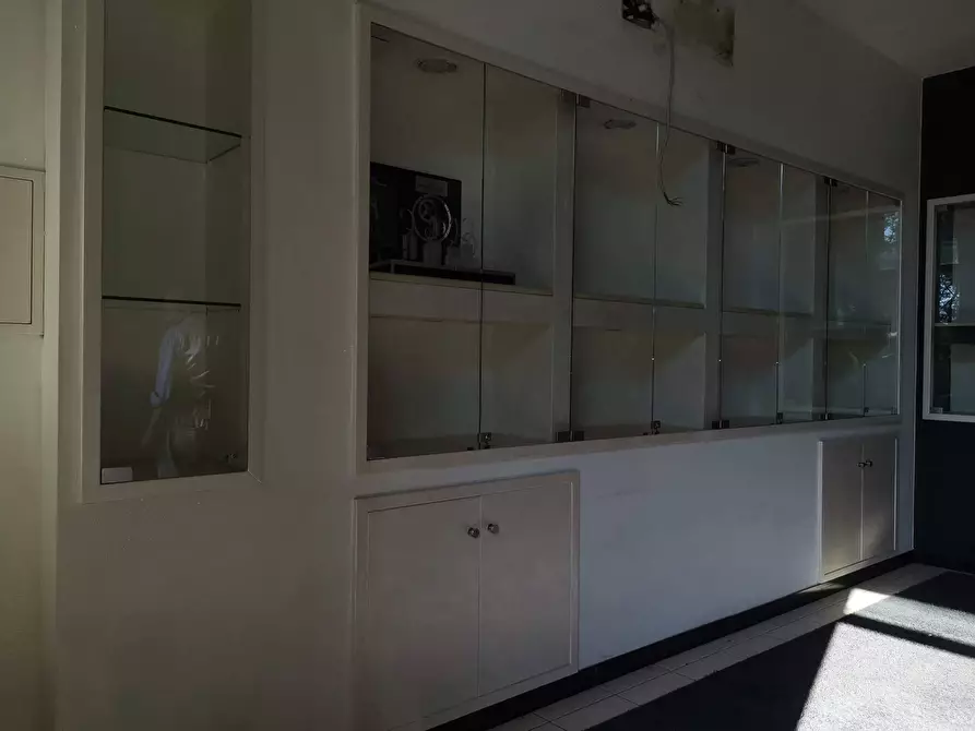 Immagine 7 di Attività commerciale in affitto  in via Amendola a Calcinaia