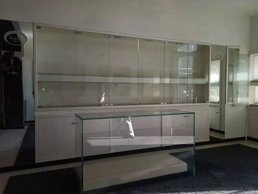 Immagine 4 di Attività commerciale in affitto  in via Amendola a Calcinaia