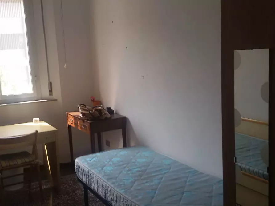 Immagine 2 di Camera in affitto  in Via Francesco Niosi a Pisa