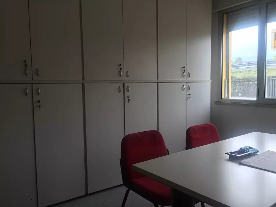 Immagine 7 di Attività commerciale in affitto  in via della chiesa xxxii a Lucca