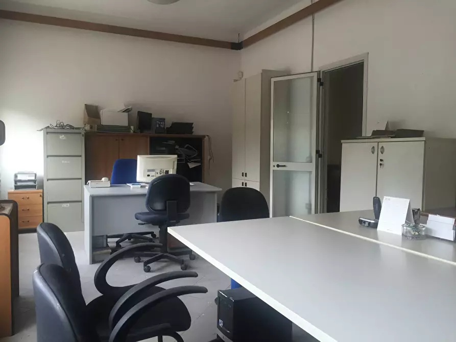 Immagine 10 di Attività commerciale in affitto  in via della chiesa xxxii a Lucca