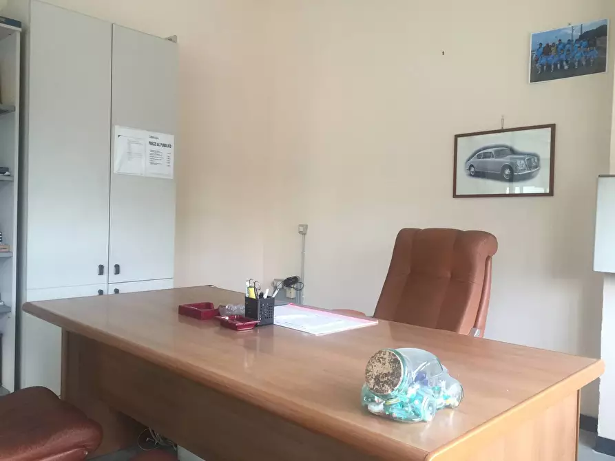 Immagine 5 di Attività commerciale in affitto  in via della chiesa xxxii a Lucca