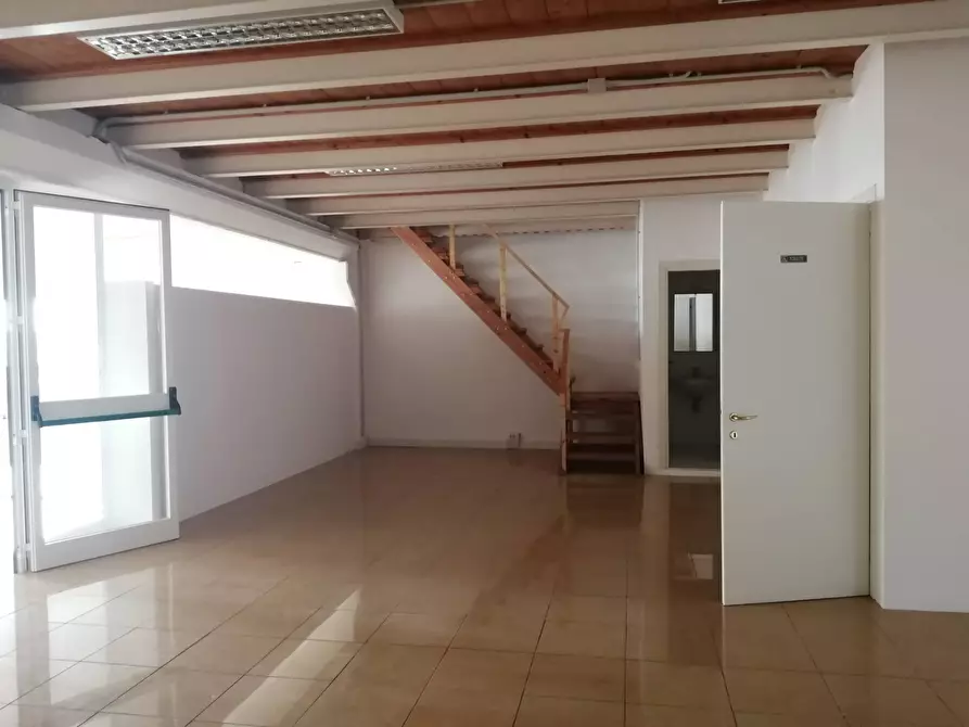 Immagine 3 di Ufficio in affitto  in via praga a Ponsacco