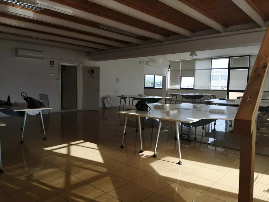 Immagine 14 di Ufficio in affitto  in via praga a Ponsacco
