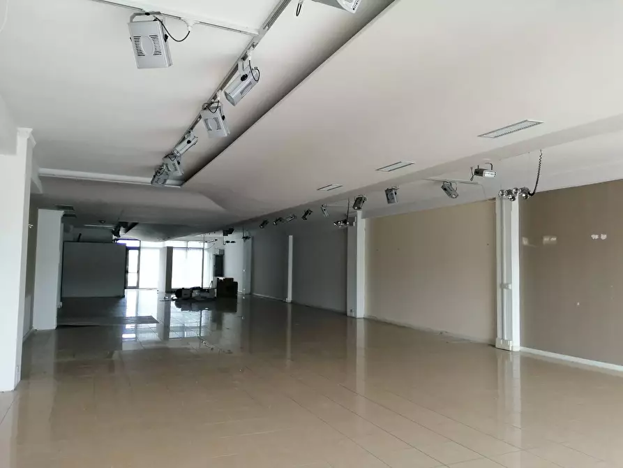 Immagine 10 di Attività commerciale in affitto  in via livornese est a Casciana Terme Lari