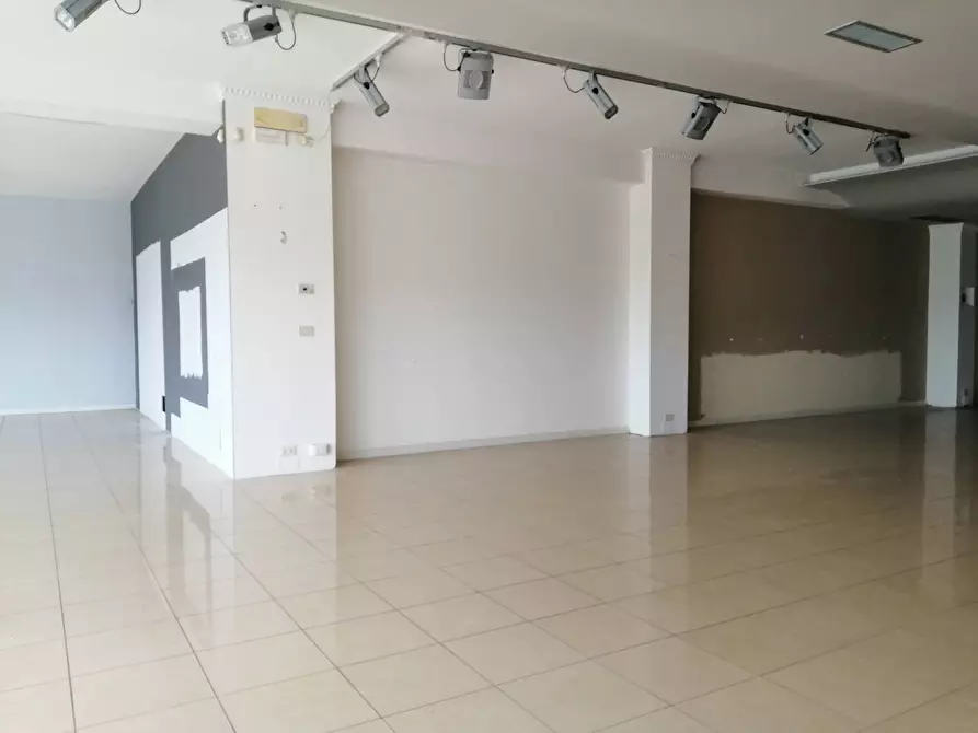 Immagine 8 di Attività commerciale in affitto  in via livornese est a Casciana Terme Lari