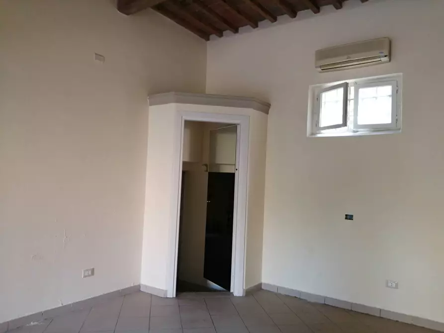 Immagine 5 di Attività commerciale in affitto  in via valdera a Ponsacco