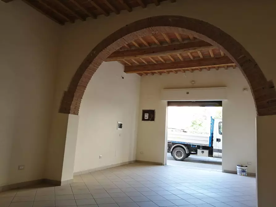 Immagine 8 di Attività commerciale in affitto  in via valdera a Ponsacco