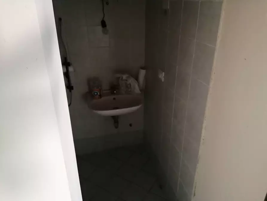 Immagine 9 di Attività commerciale in affitto  in via valdera a Ponsacco