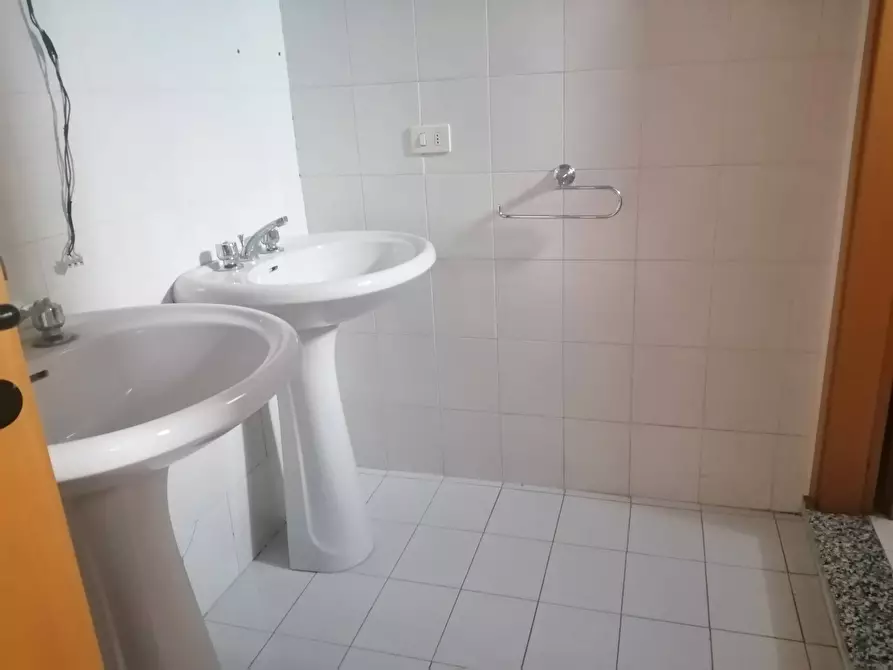 Immagine 12 di Attività commerciale in affitto  in via livornese est a Casciana Terme Lari