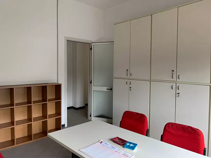 Immagine 2 di Attività commerciale in affitto  in via savonarola a Lucca