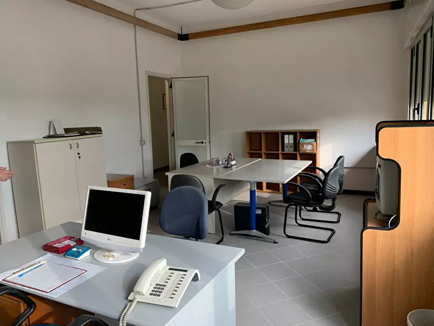 Immagine 3 di Attività commerciale in affitto  in via savonarola a Lucca