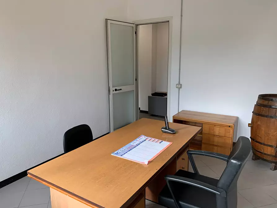 Immagine 4 di Attività commerciale in affitto  in via savonarola a Lucca