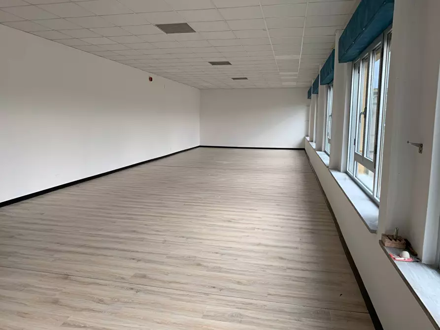 Immagine 13 di Attività commerciale in affitto  in via savonarola a Lucca