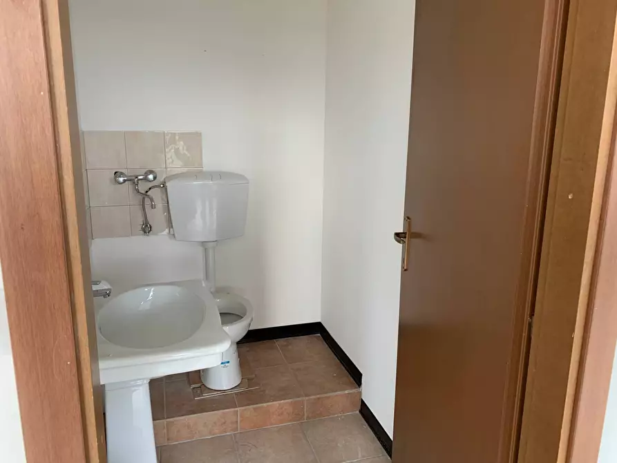 Immagine 14 di Attività commerciale in affitto  in via savonarola a Lucca