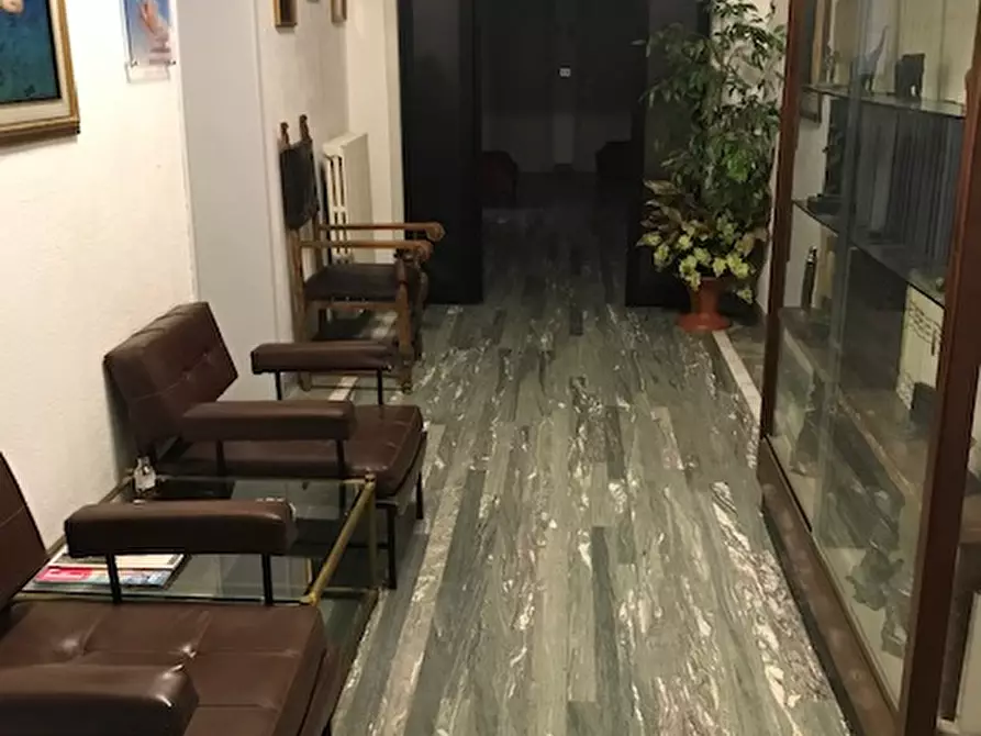 Immagine 7 di Ufficio in affitto  in Via Roma a Livorno