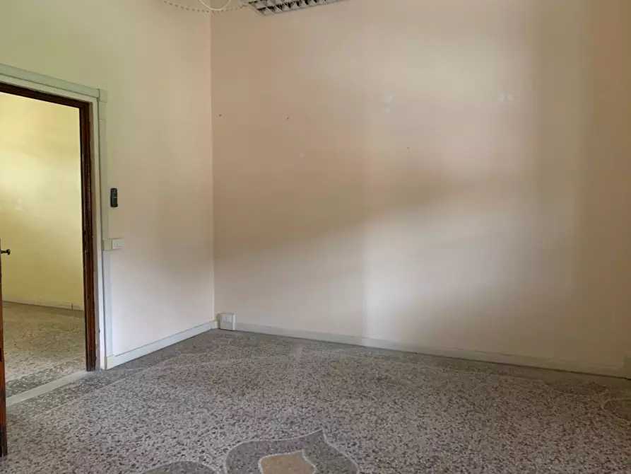 Immagine 1 di Ufficio in affitto  in via della stazione a Lucca