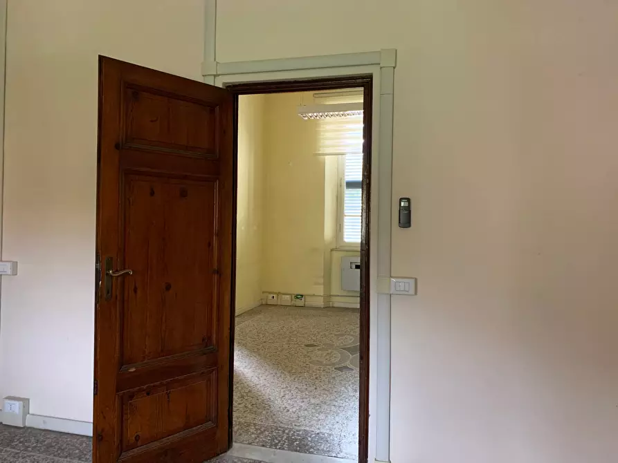 Immagine 11 di Ufficio in affitto  in via della stazione a Lucca