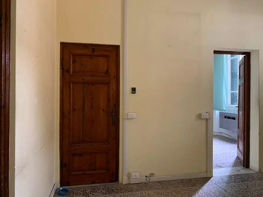 Immagine 13 di Ufficio in affitto  in via della stazione a Lucca