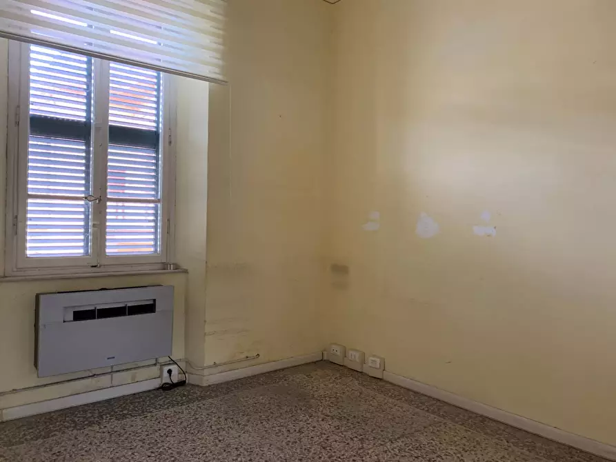 Immagine 14 di Ufficio in affitto  in via della stazione a Lucca