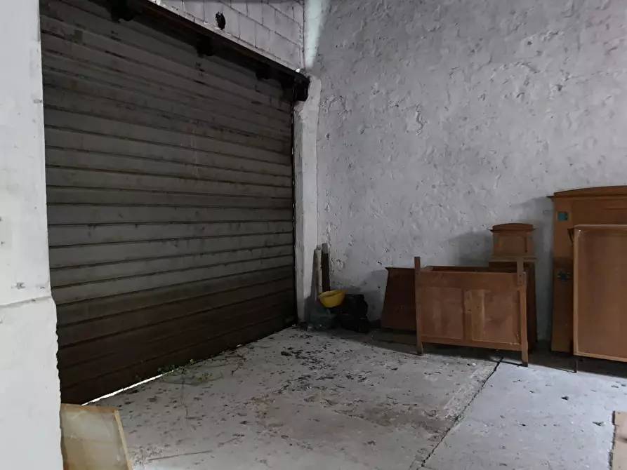 Immagine 2 di Attività commerciale in affitto  in via nazionale a Lucca