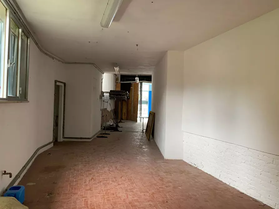 Immagine 7 di Attività commerciale in affitto  in via nazionale a Lucca