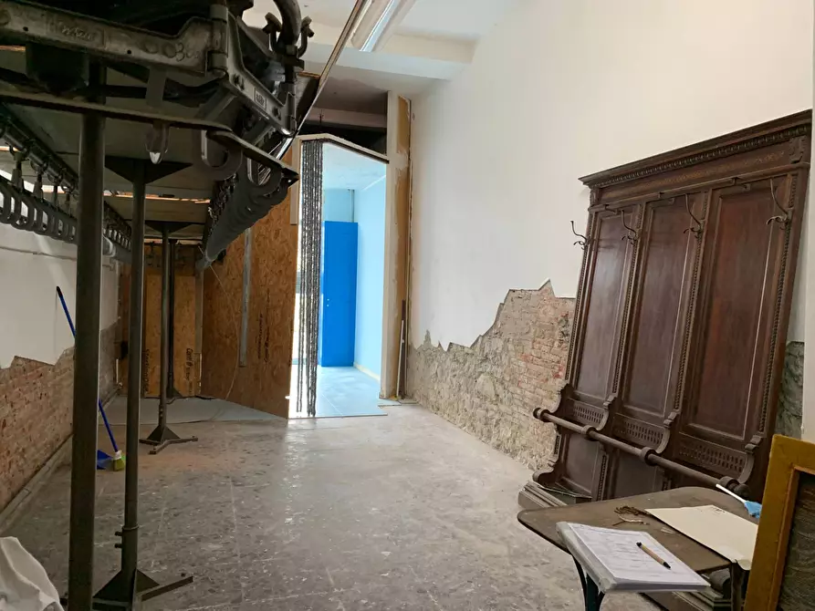 Immagine 8 di Attività commerciale in affitto  in via nazionale a Lucca