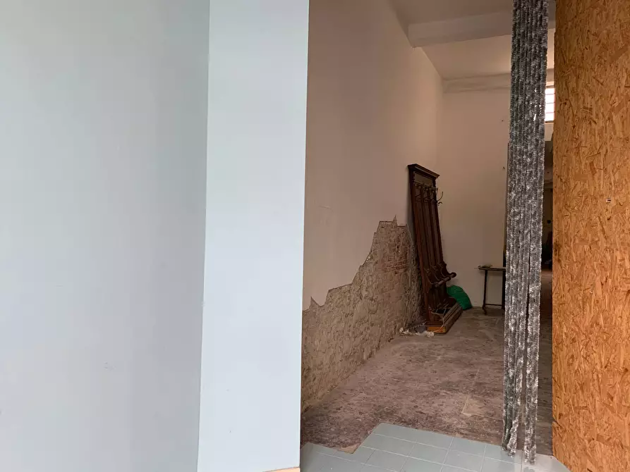 Immagine 10 di Attività commerciale in affitto  in via nazionale a Lucca