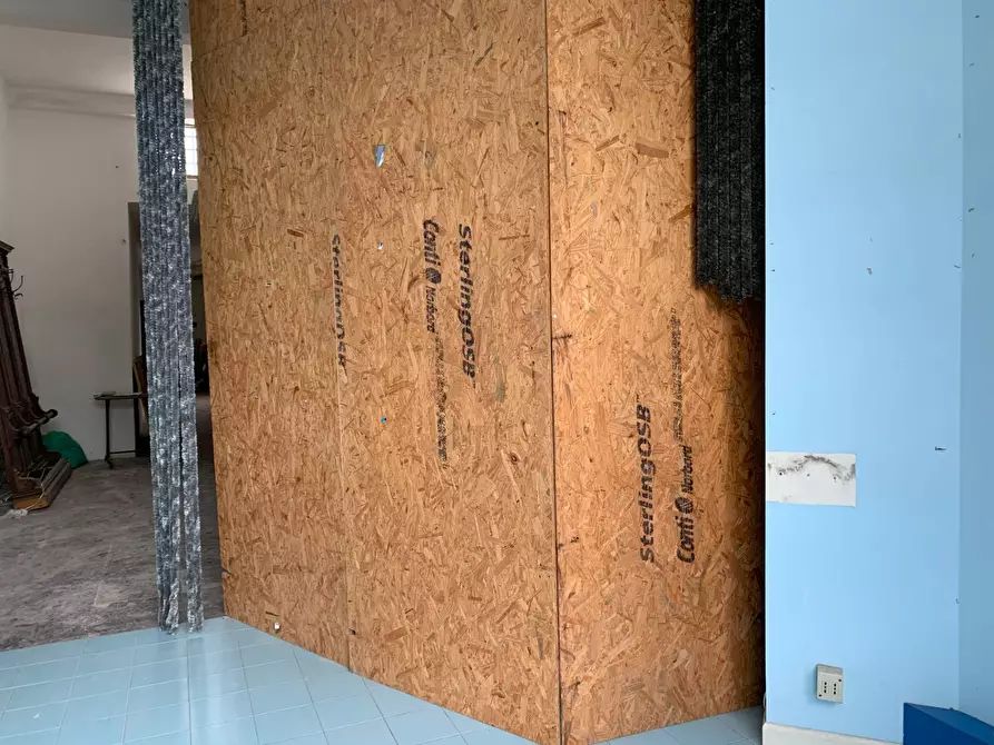 Immagine 11 di Attività commerciale in affitto  in via nazionale a Lucca