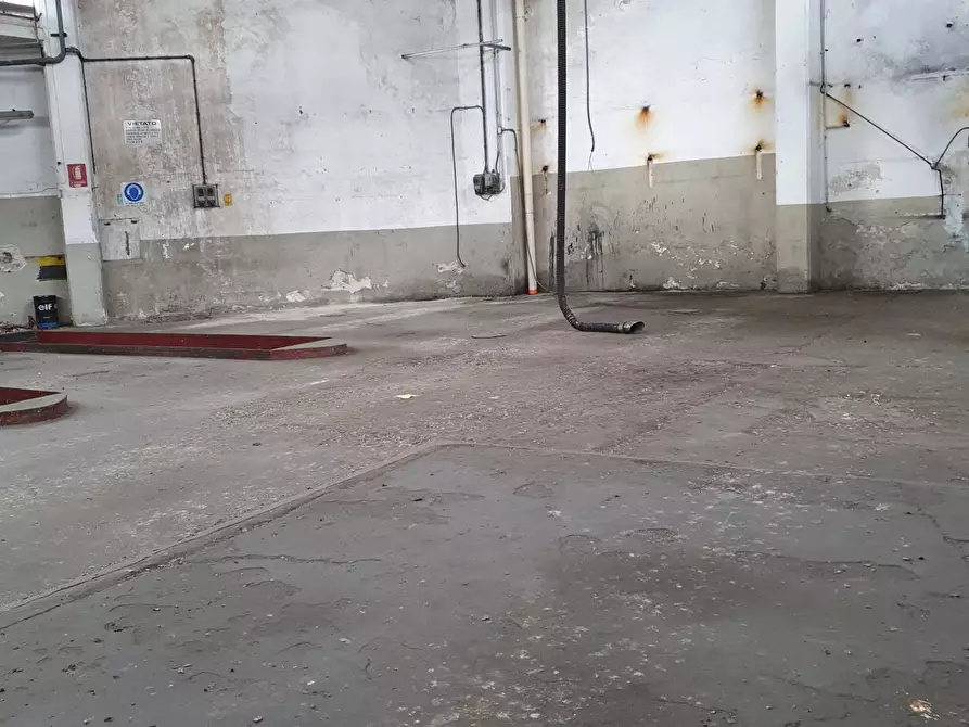 Immagine 4 di Attività commerciale in affitto  in via A. Passaglia a Lucca