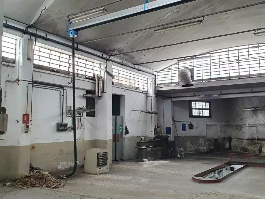 Immagine 10 di Attività commerciale in affitto  in via A. Passaglia a Lucca