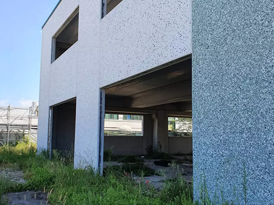 Immagine 11 di Attività commerciale in affitto  in Via Romana a Lucca