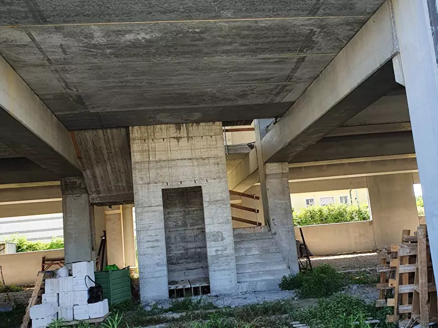 Immagine 7 di Attività commerciale in affitto  in Via Romana a Lucca